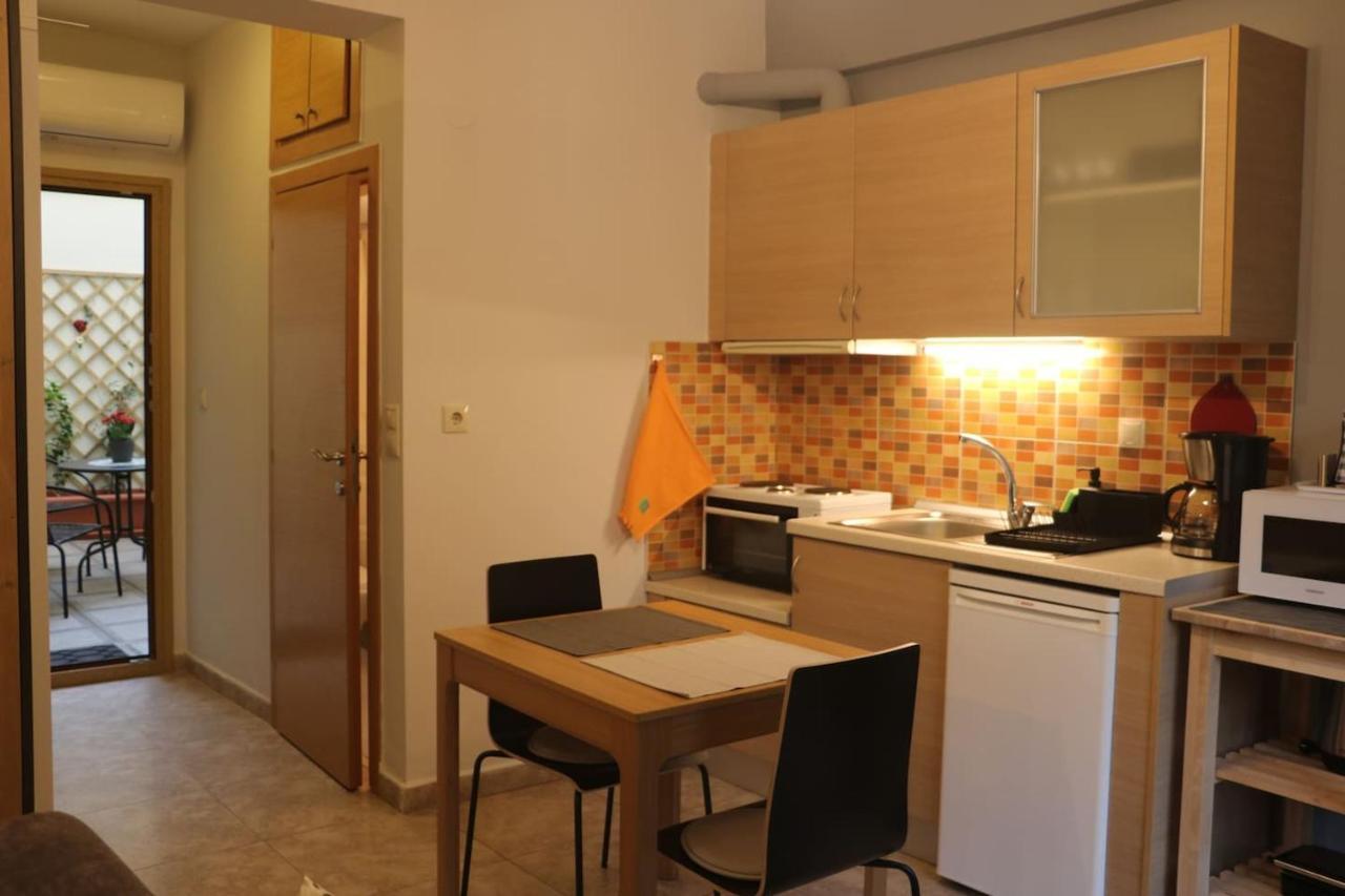 Quiet Urban Studio With Private Backyard Солун Екстериор снимка